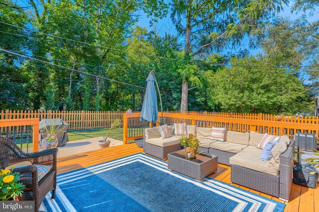 8 RIDGEFIELD RD, Lutherville Timonium, MD 21093
