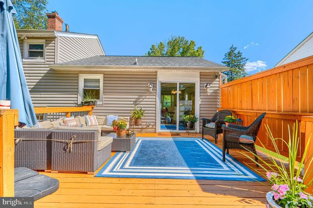 8 RIDGEFIELD RD, Lutherville Timonium, MD 21093