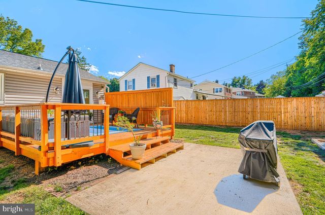 8 RIDGEFIELD RD, Lutherville Timonium, MD 21093