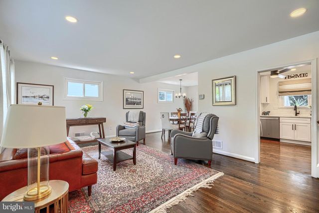 8 RIDGEFIELD RD, Lutherville Timonium, MD 21093