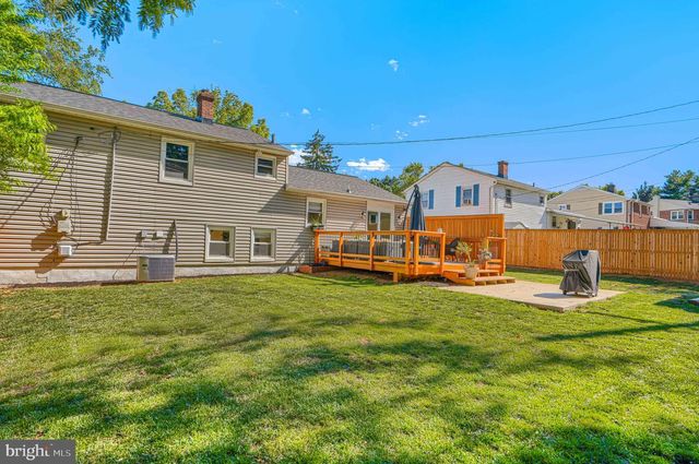 8 RIDGEFIELD RD, Lutherville Timonium, MD 21093