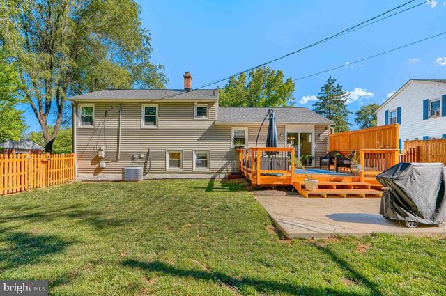 8 RIDGEFIELD RD, Lutherville Timonium, MD 21093