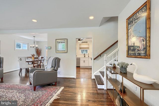 8 RIDGEFIELD RD, Lutherville Timonium, MD 21093