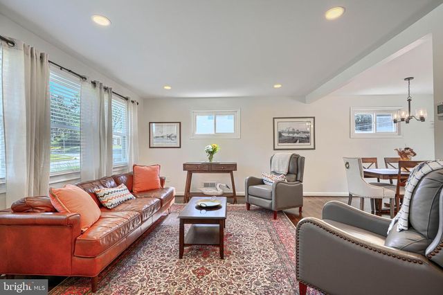 8 RIDGEFIELD RD, Lutherville Timonium, MD 21093