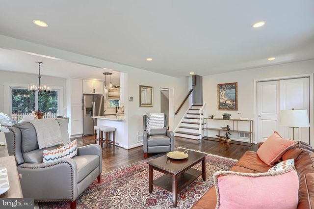 8 RIDGEFIELD RD, Lutherville Timonium, MD 21093
