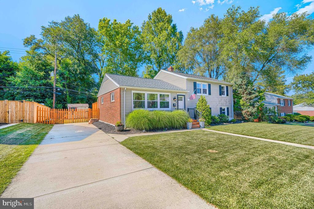 8 RIDGEFIELD RD, Lutherville Timonium, MD 21093