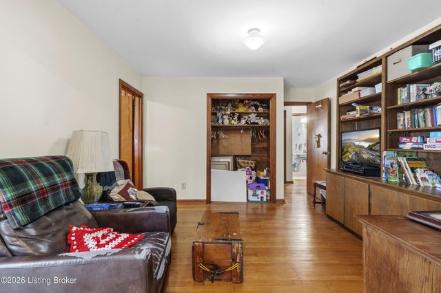 4615 Glen Rose Rd, Louisville, KY 40229