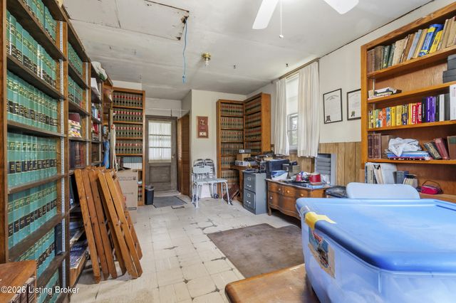 4615 Glen Rose Rd, Louisville, KY 40229