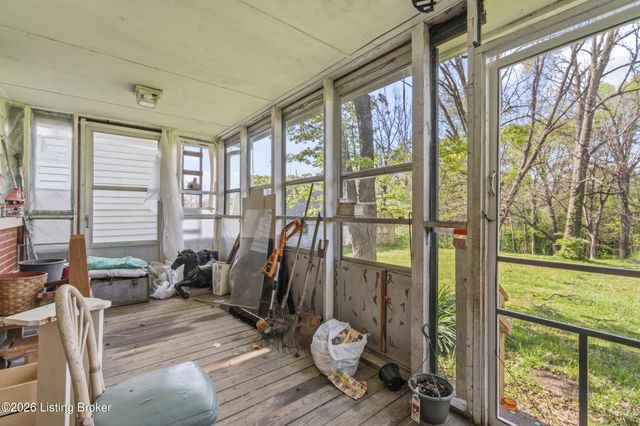 4615 Glen Rose Rd, Louisville, KY 40229
