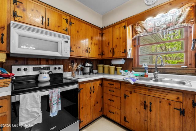 4615 Glen Rose Rd, Louisville, KY 40229