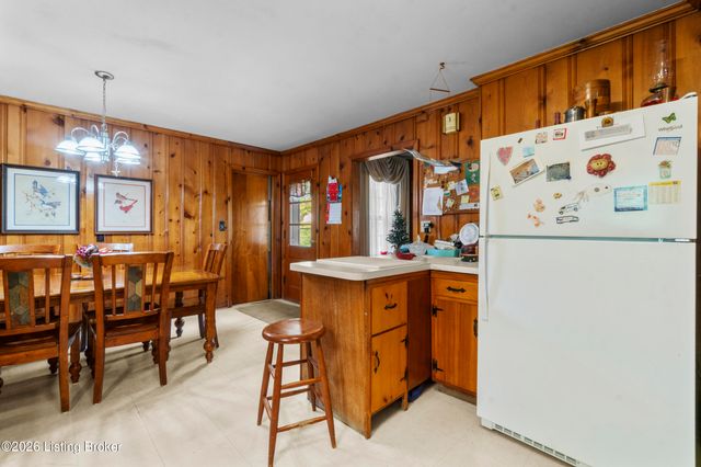 4615 Glen Rose Rd, Louisville, KY 40229