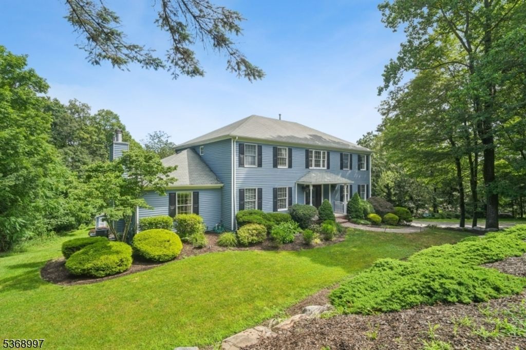 4 Hidden Acres Dr, Kinnelon Boro, NJ 07405