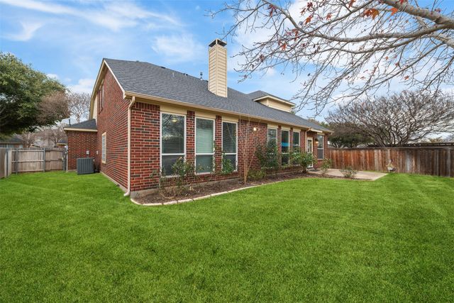 6923 Briarwood Drive, Fort Worth, TX 76132