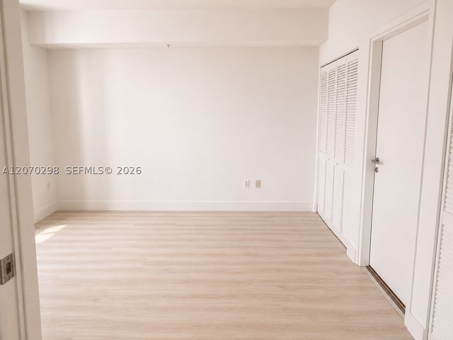 300 S BISCAYNE BL 2503, Miami, FL 33131
