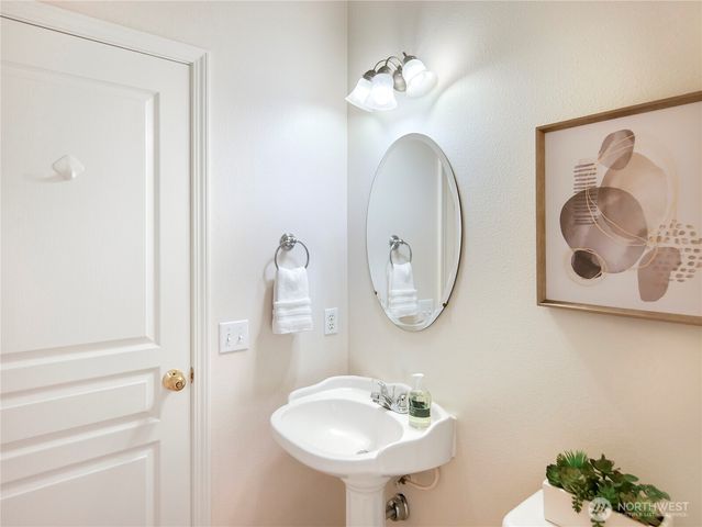 1818 Beacon Court NE, Tacoma, WA 98422