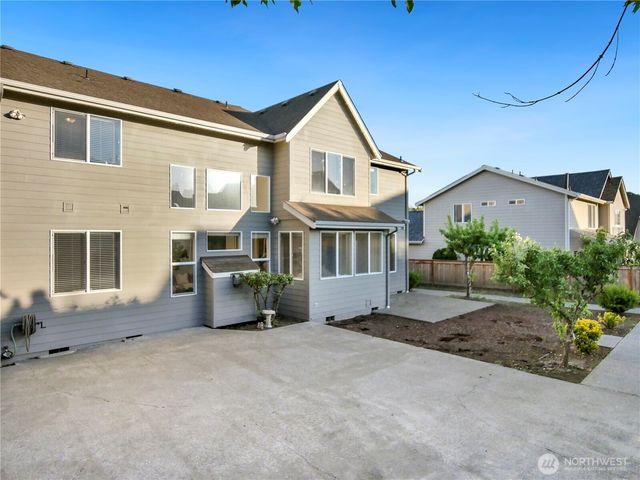 1818 Beacon Court NE, Tacoma, WA 98422