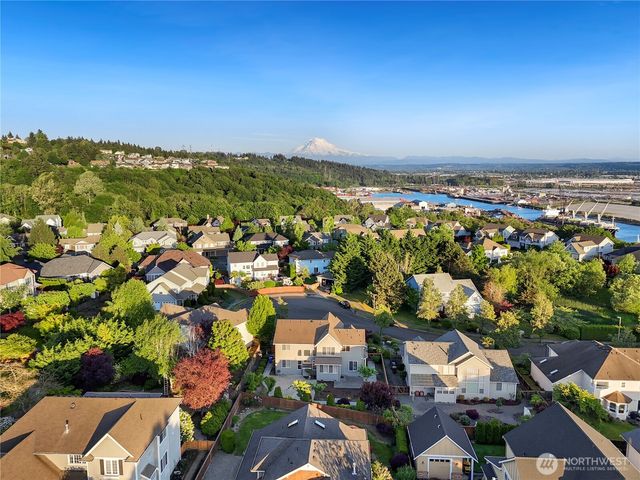 1818 Beacon Court NE, Tacoma, WA 98422