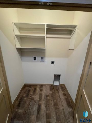 9621 W Tunis Dr Drive, Sioux Falls, SD 57106