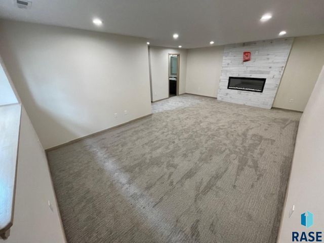 9621 W Tunis Dr Drive, Sioux Falls, SD 57106