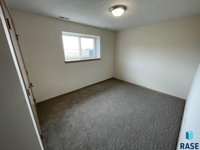 9621 W Tunis Dr Drive, Sioux Falls, SD 57106