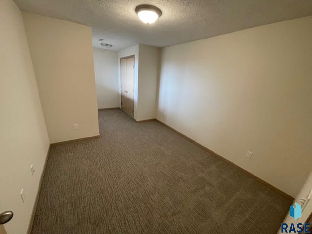 9621 W Tunis Dr Drive, Sioux Falls, SD 57106