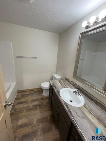 9621 W Tunis Dr Drive, Sioux Falls, SD 57106