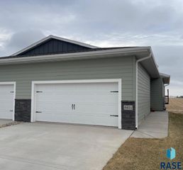 9621 W Tunis Dr Drive, Sioux Falls, SD 57106