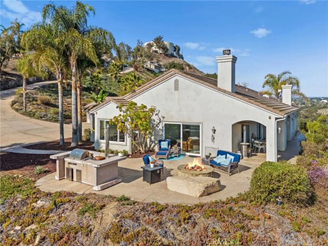 2240 Aqua Hill Road, Fallbrook, CA 92028