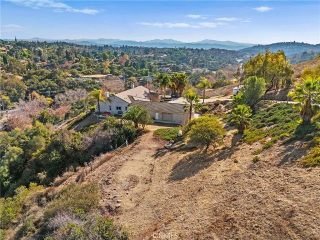 2240 Aqua Hill Road, Fallbrook, CA 92028