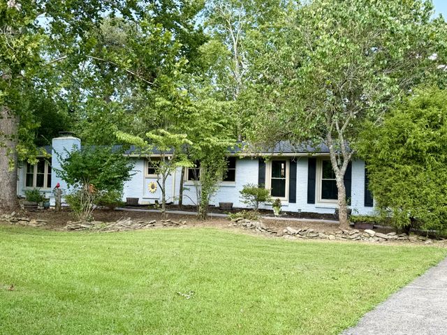 202 Harpeth Hills Dr, Kingston Springs, TN 37082