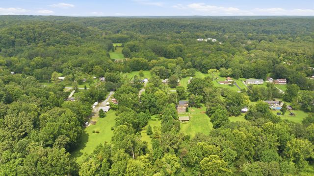 202 Harpeth Hills Dr, Kingston Springs, TN 37082
