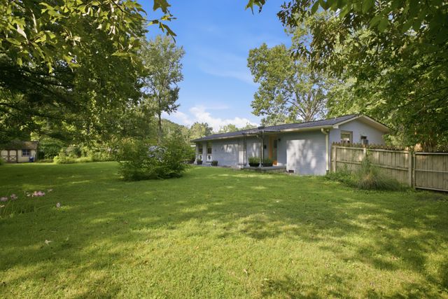202 Harpeth Hills Dr, Kingston Springs, TN 37082
