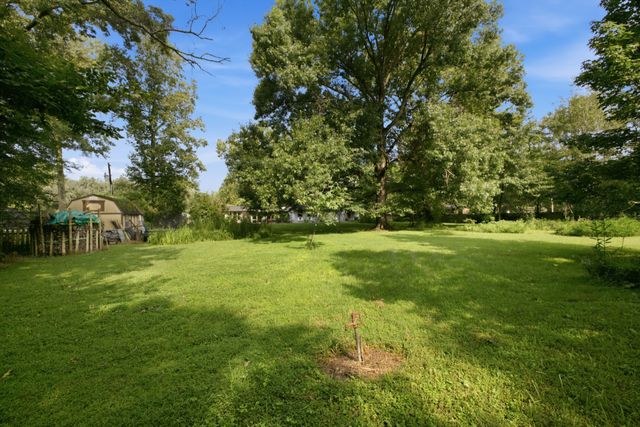 202 Harpeth Hills Dr, Kingston Springs, TN 37082