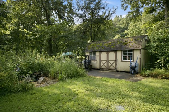 202 Harpeth Hills Dr, Kingston Springs, TN 37082