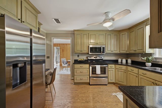 202 Harpeth Hills Dr, Kingston Springs, TN 37082