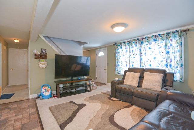 14 Millbrook Drive, Nashua, NH 03062