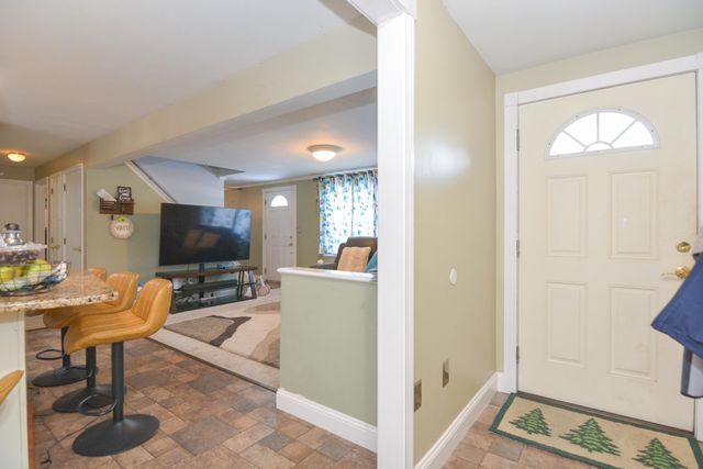 14 Millbrook Drive, Nashua, NH 03062