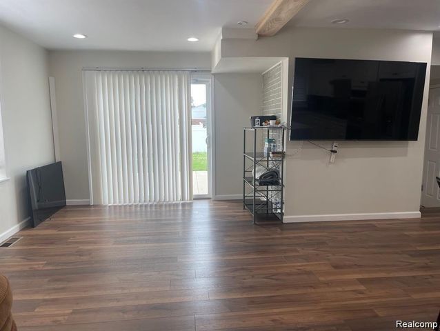 26006 CHERRY HILL Road, Dearborn Heights, MI 48127