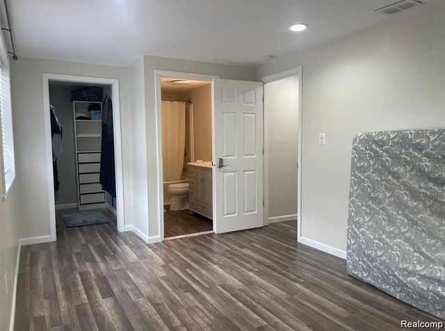 26006 CHERRY HILL Road, Dearborn Heights, MI 48127