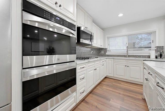 26006 CHERRY HILL Road, Dearborn Heights, MI 48127