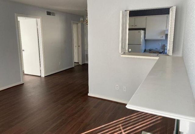 2333 Bering Drive 201, Houston, TX 77057