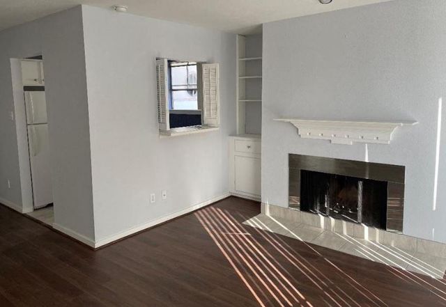 2333 Bering Drive 201, Houston, TX 77057