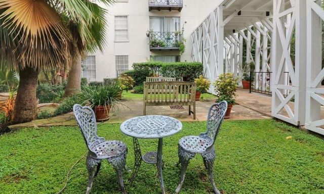 2333 Bering Drive 201, Houston, TX 77057