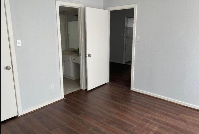 2333 Bering Drive 201, Houston, TX 77057