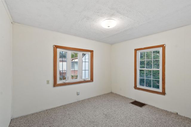 16 Roger Road, Goffstown, NH 03045