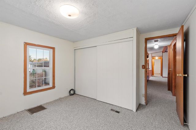 16 Roger Road, Goffstown, NH 03045