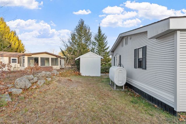 16 Roger Road, Goffstown, NH 03045