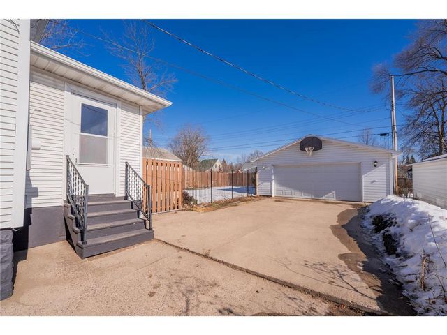 2123 8th Street, Eau Claire, WI 54703