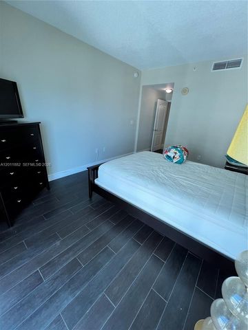 2101 Brickell Ave 3205, Miami, FL 33129