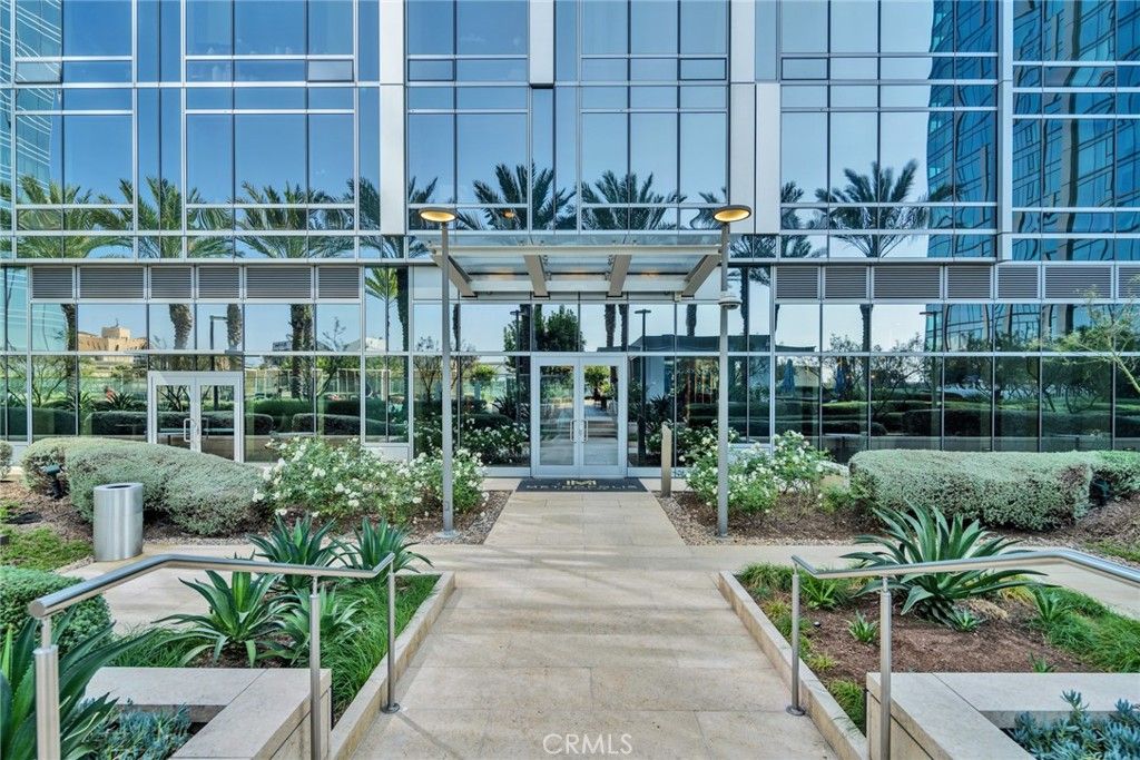 Image 21 of property listing at 877 Francisco St 805, Los Angeles, CA 90017